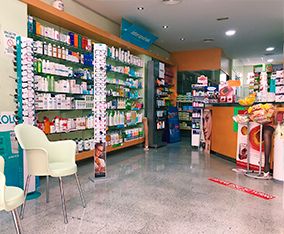 Farmacia Maurandi CB productos en estantes